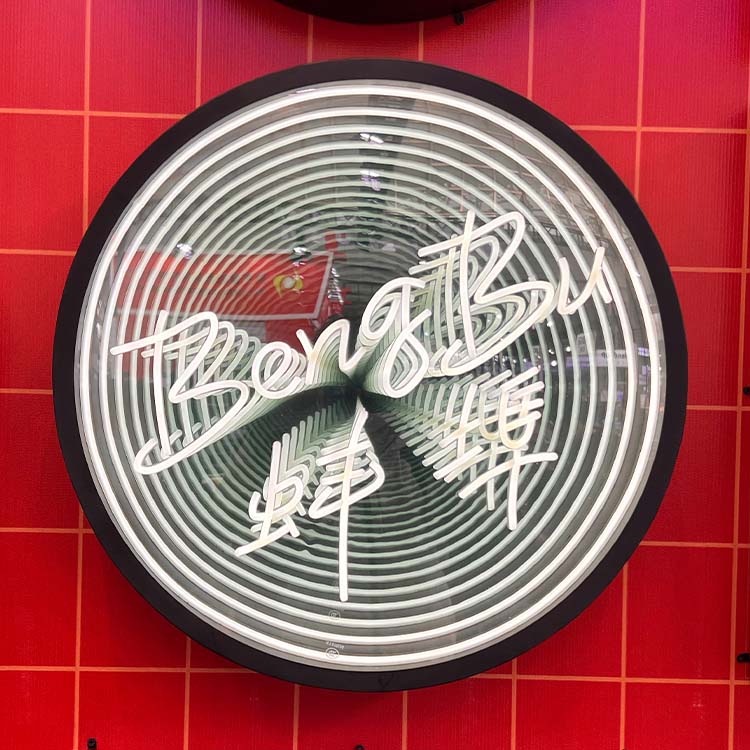 Free Design Customized Magic I - огляд і ціна Decorative Mirror