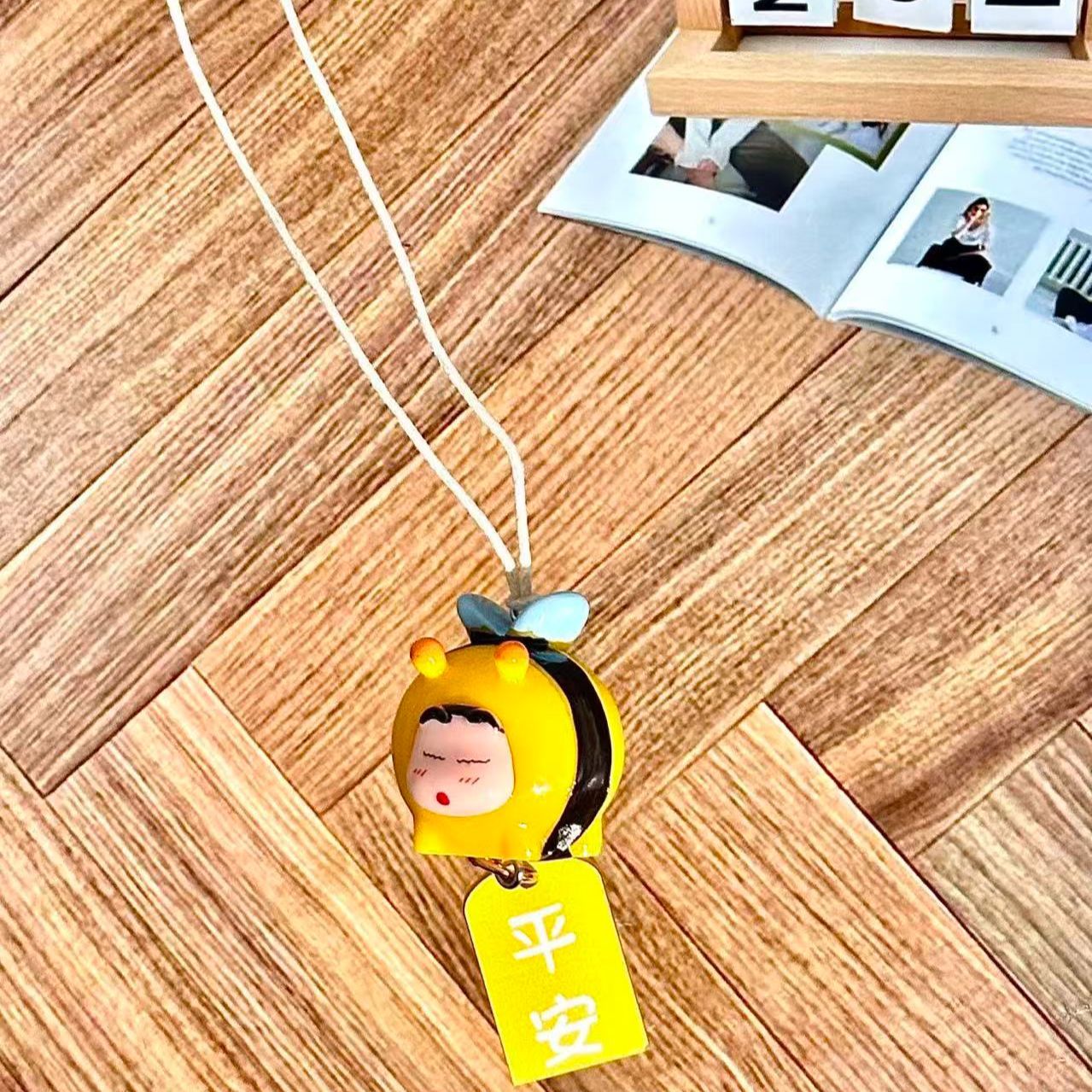 Crayon Shin-chan Bee Cosplay F - огляд і ціна Decorative Mirror